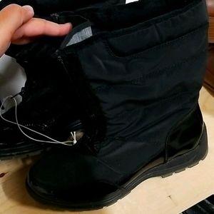 New without tags snow/winter boots